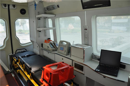 淳化县救护车内部